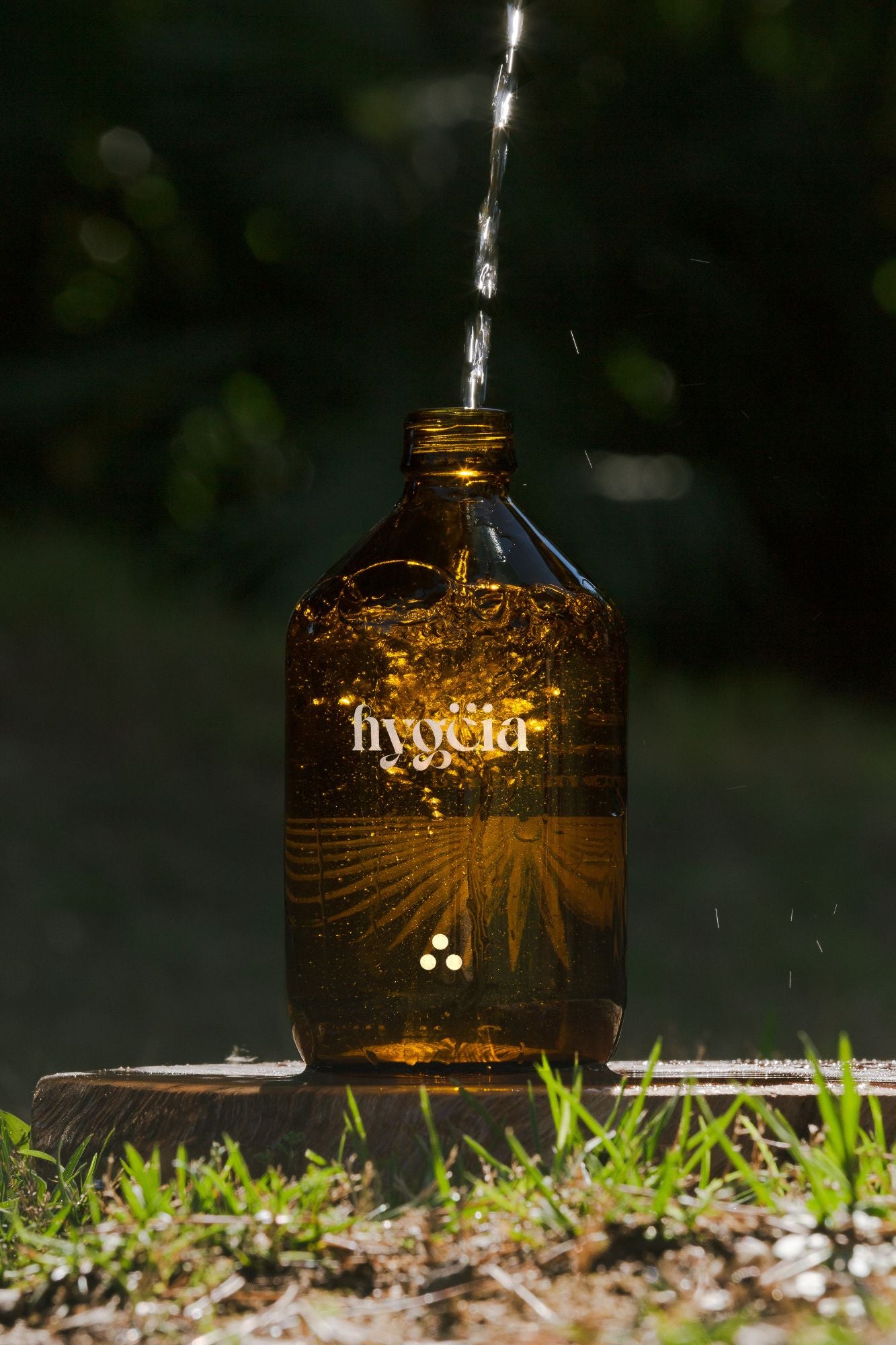 Refillable amber glass cleaning bottle 
